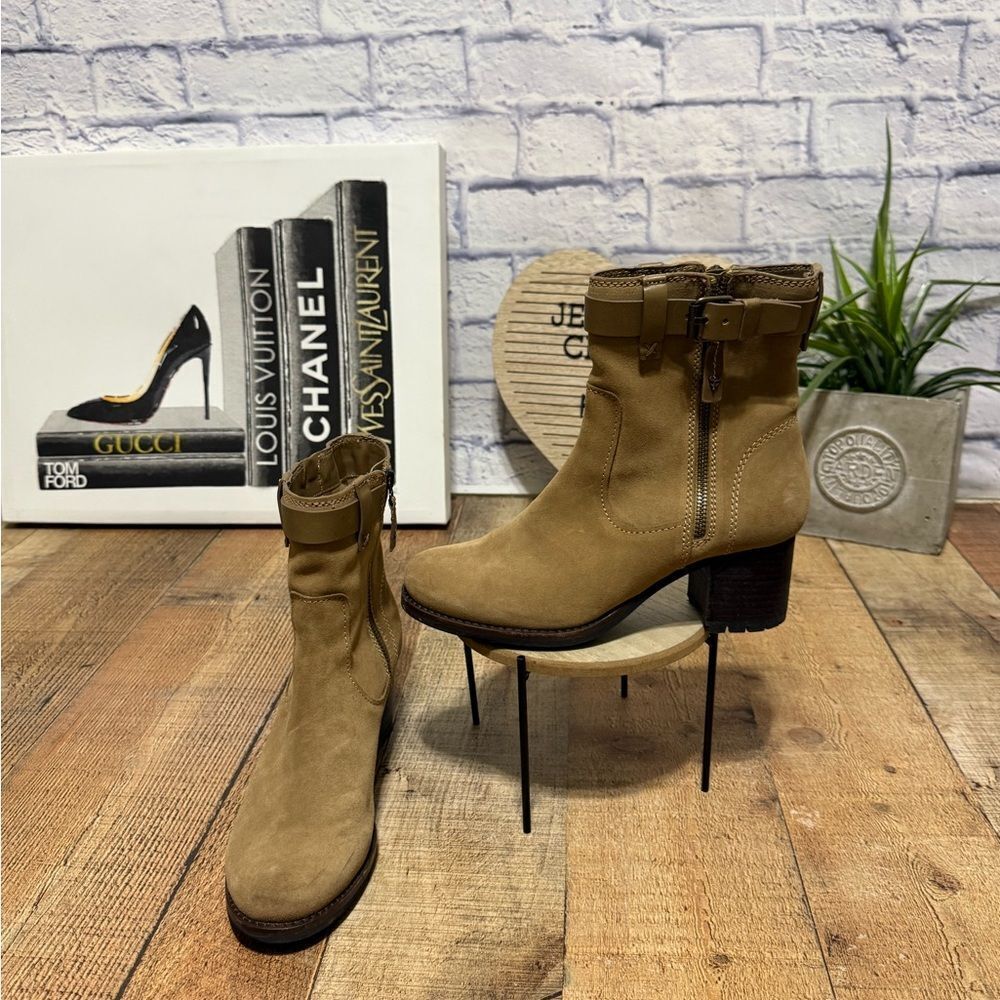 Trask Madison Waterproof  Boots Size 8 M Suede Womens Taupe $298